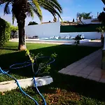 Chalet Con Jardin, Piscina Privada Y Parking